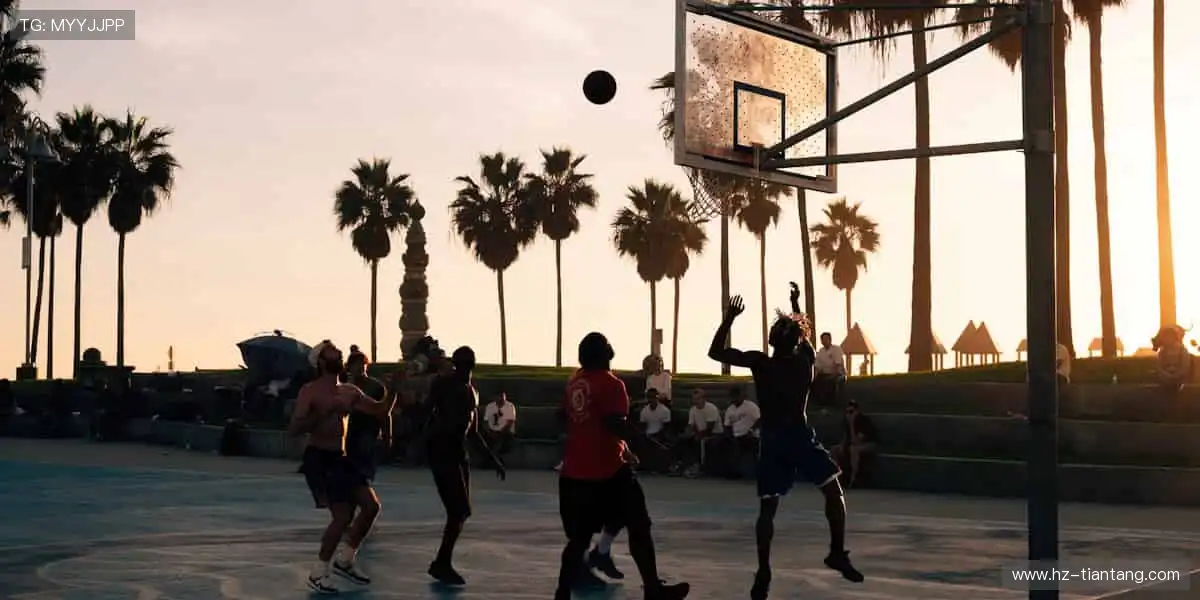 👕 球迷专属,个性定制!从球衣到潮 T,每一件都是你的主场战袍!